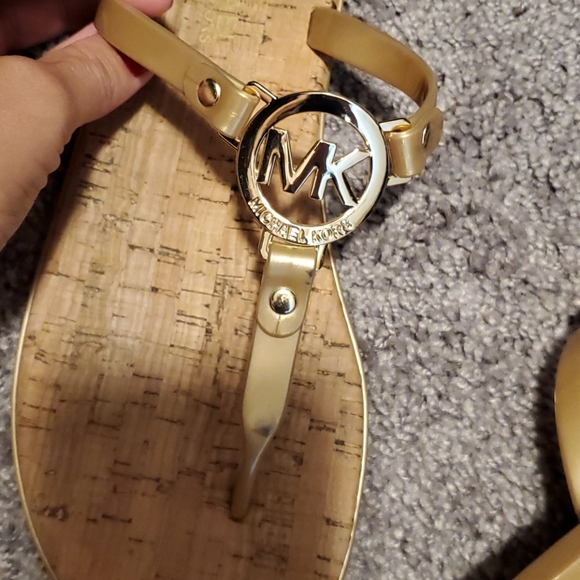 MK flip flops - Picture 2 of 2